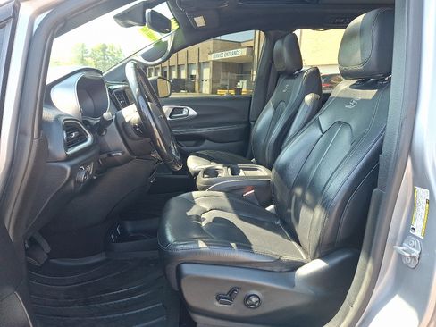 Certified 2020 Chrysler Pacifica Touring-L w/ Advanced Safetytec Group FWD image 14