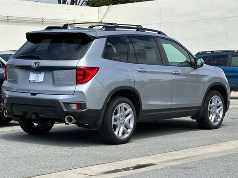 Used 2025 Honda Passport EX-L image 3