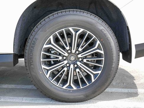 New 2026 Nissan Armada SL w/ Captain's Chari Seat Package RWD image 10