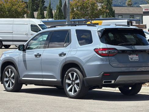 Certified 2025 Honda Pilot Touring image 6
