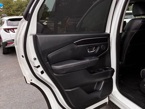 Used 2023 Honda Pilot Elite image 47