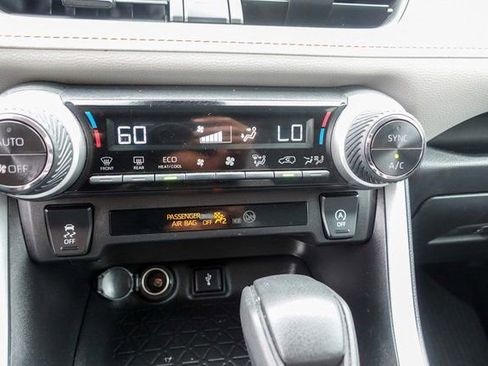 Used 2022 Toyota RAV4 XLE image 19