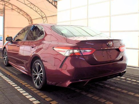 Used 2018 Toyota Camry SE image 4