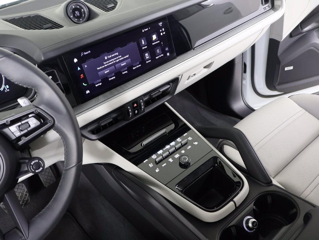 Certified 2025 Porsche Cayenne E-Hybrid Coupe AWD/4WD image 17