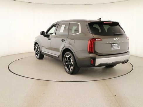 Used 2024 Kia Telluride S FWD image 4