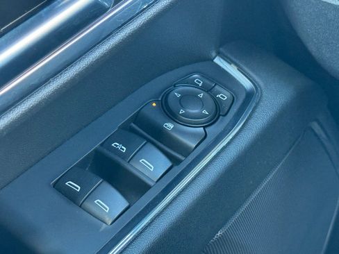 Used 2024 GMC Sierra 1500 SLE image 17