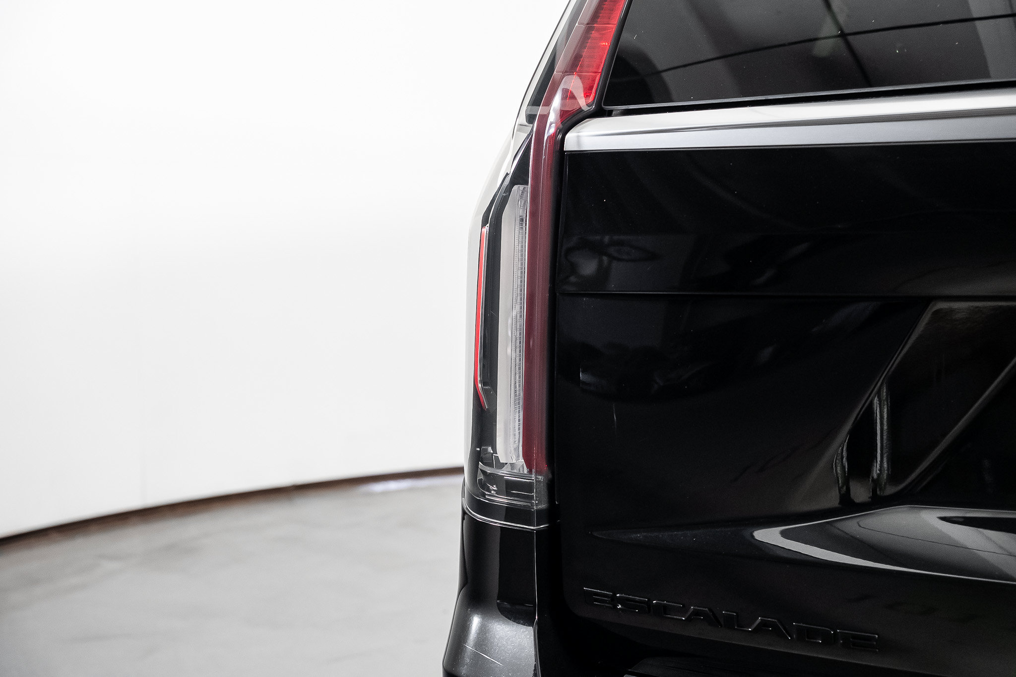 Used 2021 Cadillac Escalade Premium Luxury w/ LPO, Radiant Package AWD/4WD image 24
