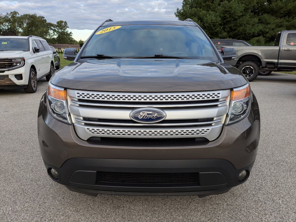 Used 2015 Ford Explorer XLT w/ Equipment Group 202B AWD/4WD image 2