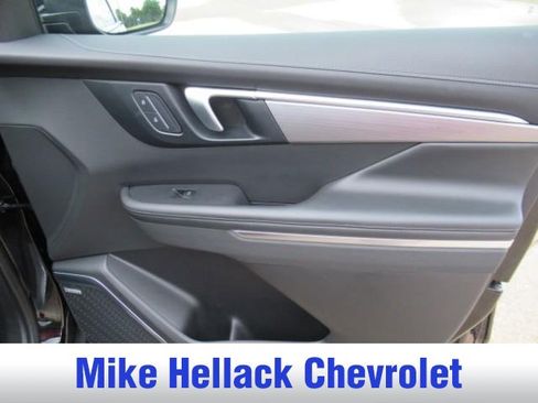 Used 2025 Buick Enclave Preferred FWD image 11