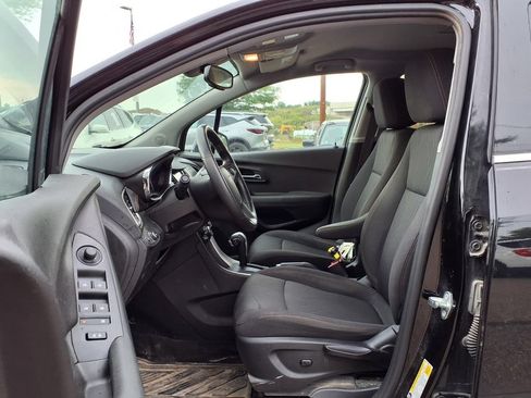 Used 2017 Chevrolet Trax LT FWD image 13