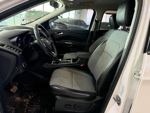 Used 2019 Ford Escape SE image 28