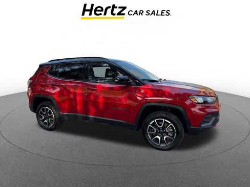 Used 2025 Jeep Compass Trailhawk image 1
