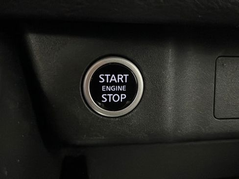 Used 2021 Nissan Rogue SV AWD/4WD image 29