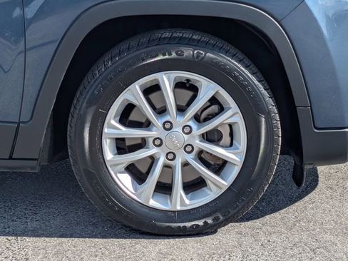 Used 2019 Jeep Cherokee Latitude w/ Popular Appearance Group image 11