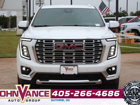 Used 2025 GMC Yukon Denali AWD/4WD image 3