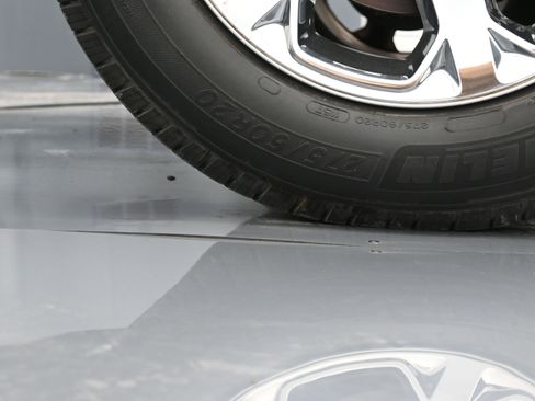 Used 2018 RAM 1500 Laramie RWD image 45