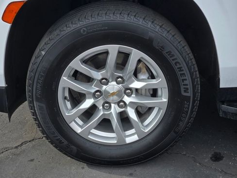 Used 2024 Chevrolet Suburban LT image 9