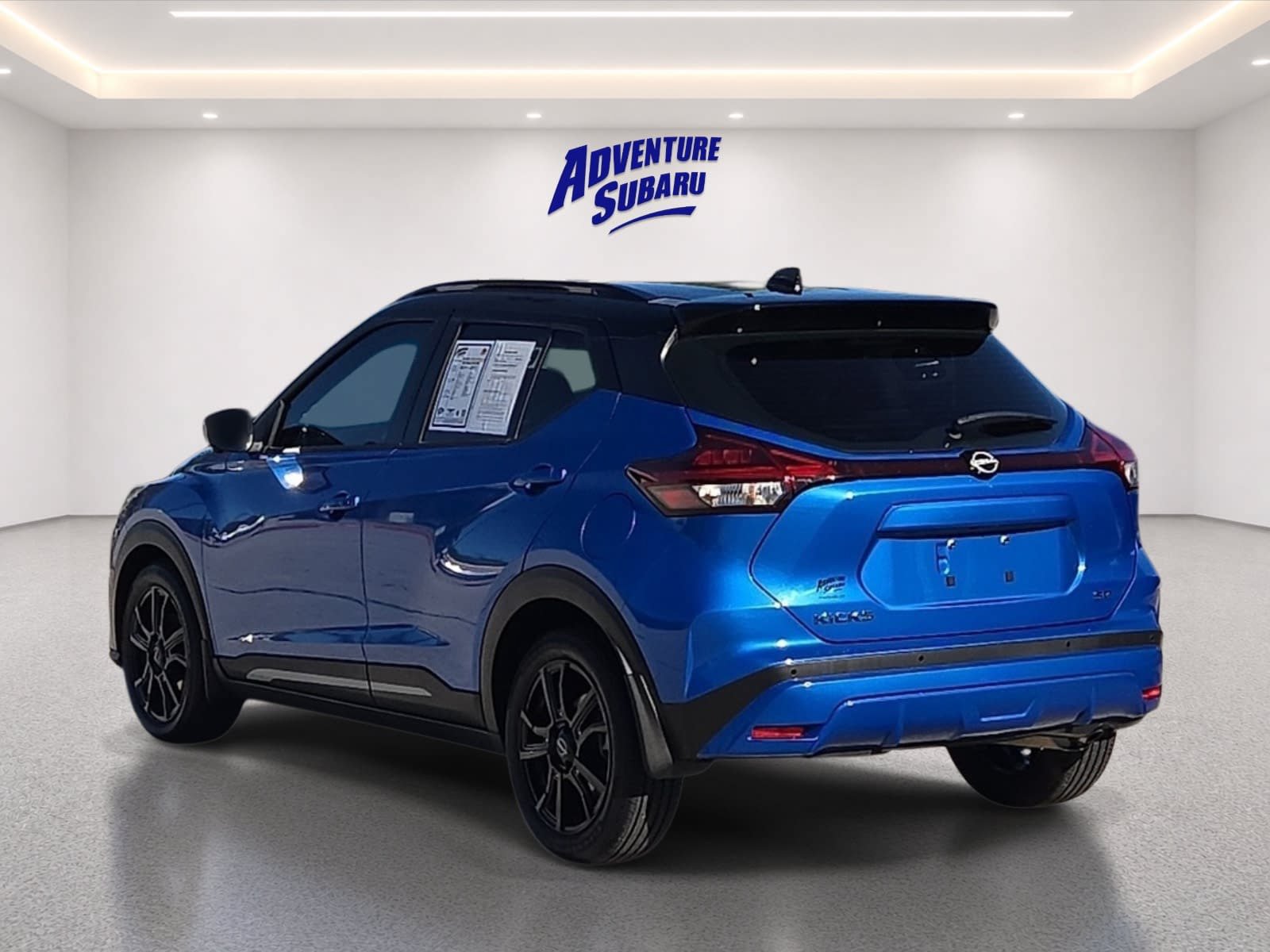 Used 2023 Nissan Kicks SR w/ SR Premium Package FWD image 5