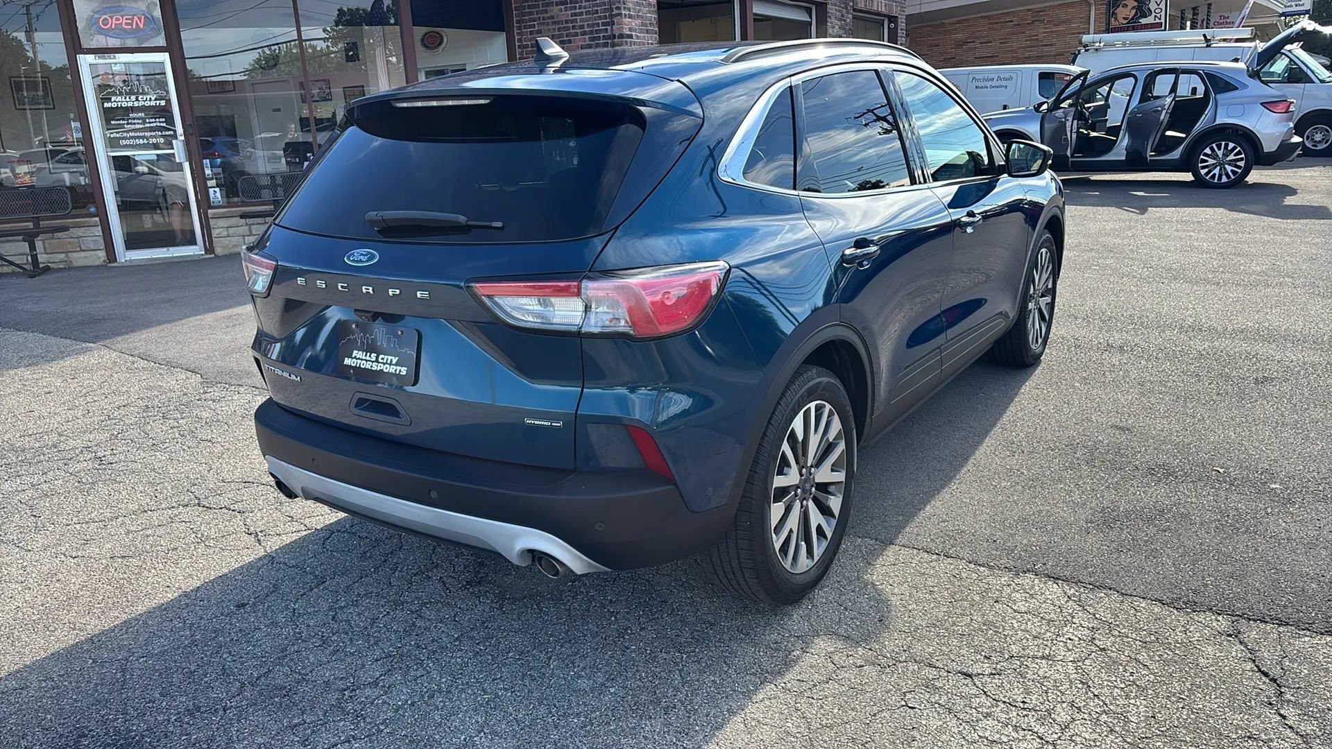 Used 2020 Ford Escape Titanium AWD/4WD image 14