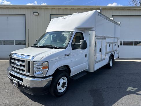 Used 2024 Ford E-450 and Econoline 450 Super Duty w/ Interior Upgrade Package image 1