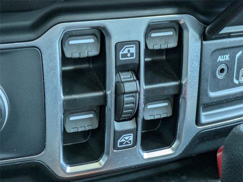 Used 2025 Jeep Wrangler Unlimited Sahara w/ Safety Group AWD/4WD image 25