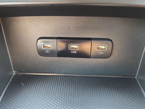 Used 2024 Kia Carnival LX FWD image 22