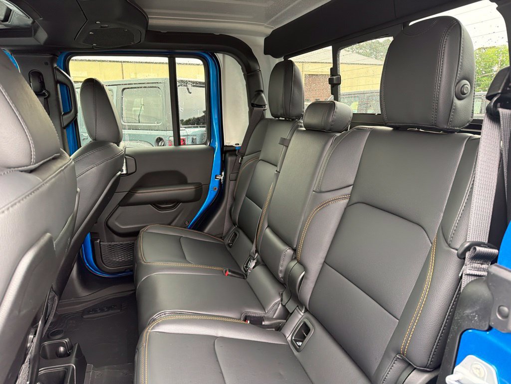 New 2026 Jeep Gladiator Sport AWD/4WD image 18