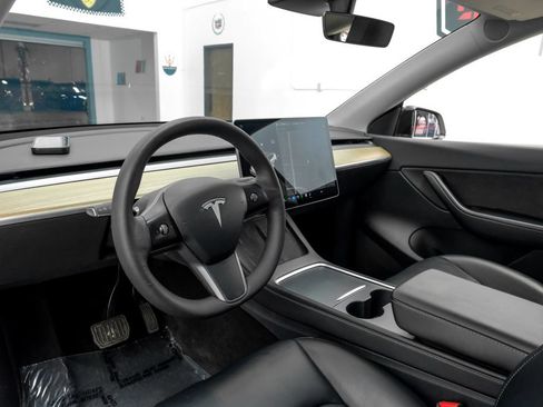 Used 2021 Tesla Model Y Long Range AWD/4WD image 3