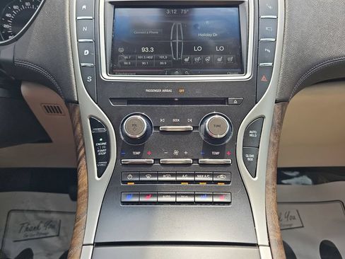 Used 2016 Lincoln MKX Reserve w/ Luxury Package FWD image 24