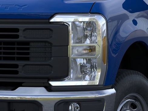 New 2026 Ford F250 XL w/ XL Chrome Package image 18