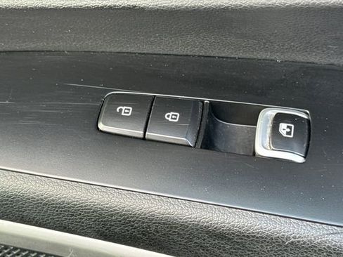 Used 2024 Kia Telluride LX image 23