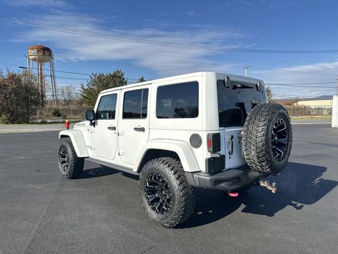 Used 2015 Jeep Wrangler Unlimited Rubicon image 8