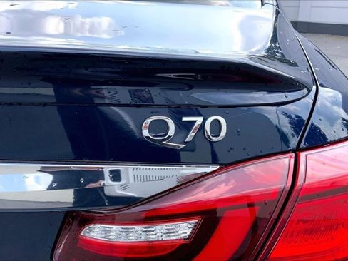 Used 2018 INFINITI Q70 Luxe AWD/4WD image 7