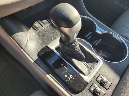 Used 2019 Toyota Highlander XLE image 18