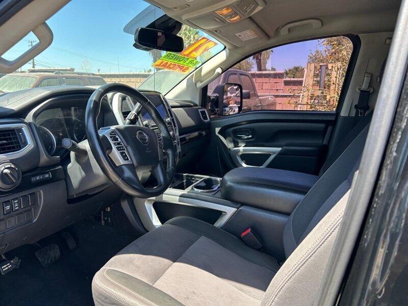 Used 2021 Nissan Titan SV w/ SV Convenience Package RWD image 37