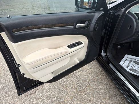Used 2015 Chrysler 300 C RWD image 18