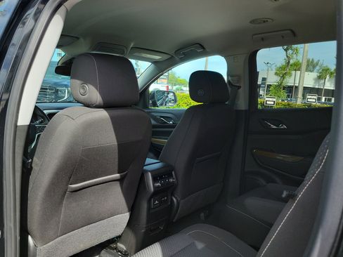 Used 2023 GMC Acadia SLE w/ Driver Convenience Package FWD image 14