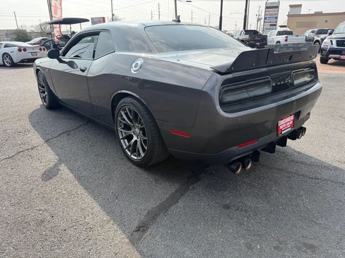 Used 2015 Dodge Challenger SRT w/ Technology Group image 3