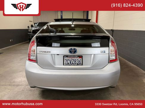 Used 2013 Toyota Prius Four w/ Deluxe Solar Roof Pkg FWD image 6