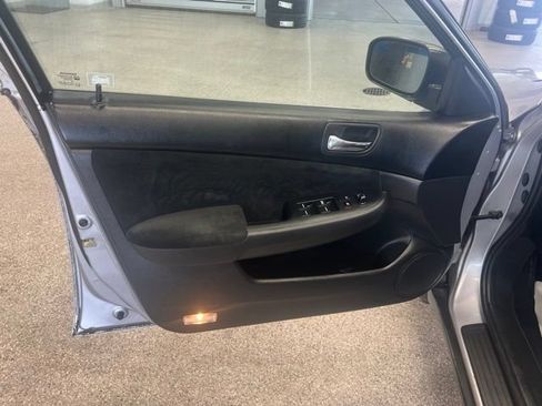 Used 2004 Honda Accord LX image 17