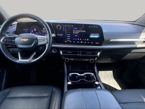 Used 2025 Chevrolet Traverse LT FWD image 15