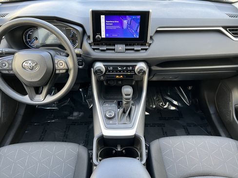 Used 2025 Toyota RAV4 XLE AWD/4WD image 32