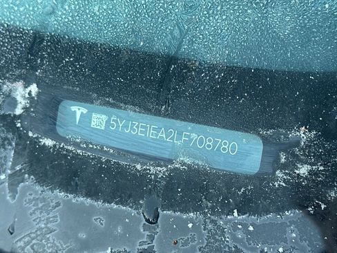 Used 2020 Tesla Model 3 Standard Range Plus image 8