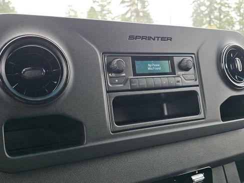 Used 2024 Mercedes-Benz Sprinter 4500 image 31