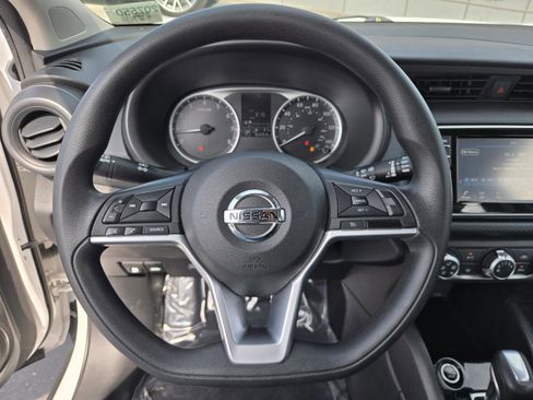 Used 2021 Nissan Kicks S FWD image 15