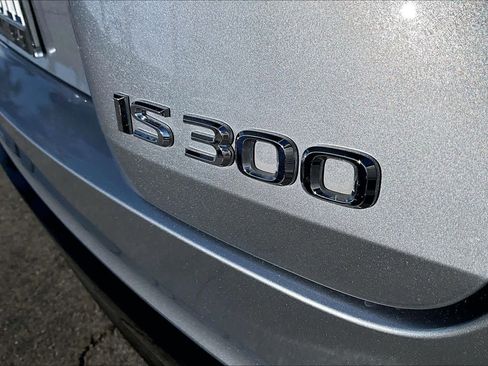 Certified 2025 Lexus IS 300 F Sport image 9