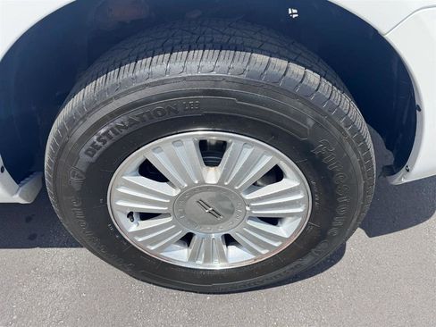 Used 2014 Lincoln Navigator 4WD w/ Equipment Group 101A image 16