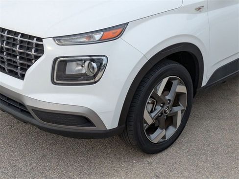 Used 2024 Hyundai Venue SEL image 9