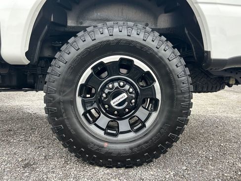 Used 2025 Ford F350 Platinum w/ Tremor Off-Road Package image 15