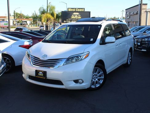 Used 2015 Toyota Sienna Limited Premium FWD image 50